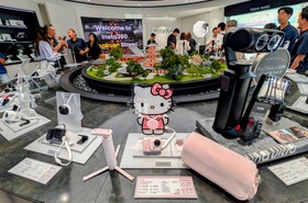 JK型の巨人、浅草に襲来。Insta360旗艦店がオープン　フルラインナップ試せる拠点、Antigravity A1ドローン「飛行エリア」も 画像