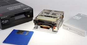 PCやワープロで広く採用、汎用性が高かった3.5インチFDD「OA-D33V」（500KB、1984年頃～）：ロストメモリーズ File016（再掲） 画像