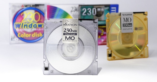 2倍の容量とドライブ＆メディアの低価格化で普及した「3.5インチMOディスク（第2世代）」（230MB、1994年頃～）：ロストメモリーズ File025（再掲）