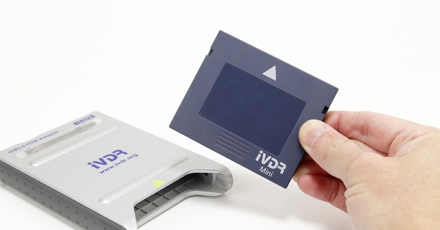 団体設立から登場まで2年もかかったiVDR規格の小型リムーバブルHDD「iVDR mini」（20GB、2004年頃～）：ロストメモリーズ File031（再掲）