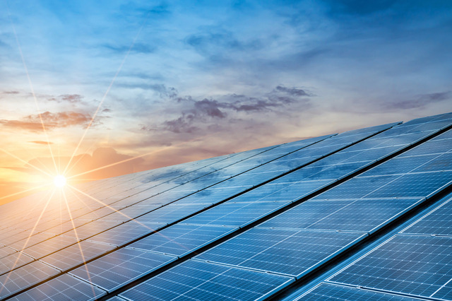 太陽電池は微細な凹凸で最大66%も発電効率が向上？トルコの研究者らが報告