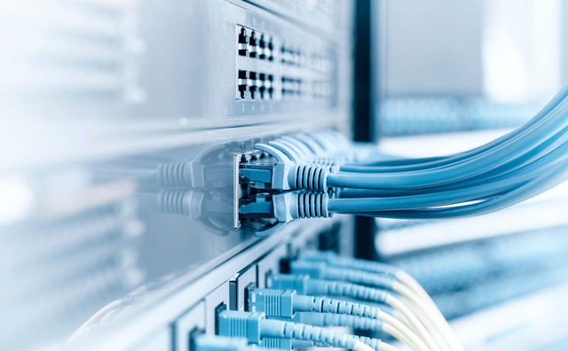 ブロードバンドを名乗るには最低「下り100Mbps」、米連邦通信委員会が定義引き上げ