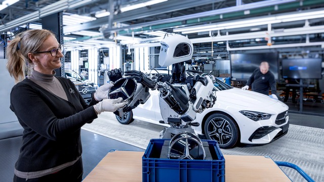 メルセデス、ヒト型ロボットApolloを工場ラインに試験導入。まずは部品運搬と検査の見習社員