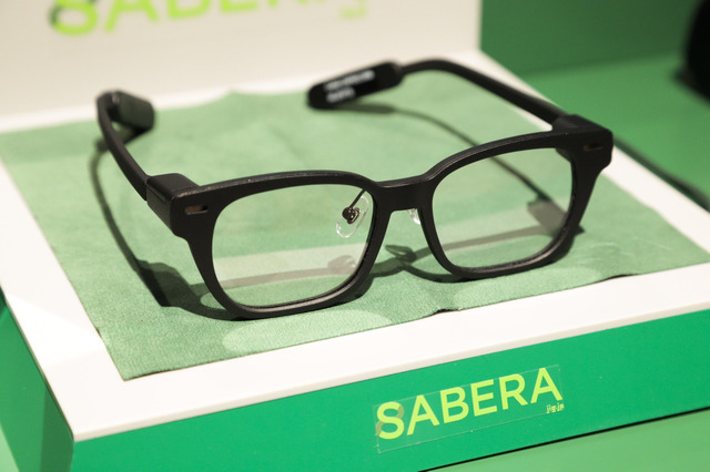 鯖江発のARグラス「SABERA」発表、通知や翻訳・ナビをFOV30度で表示　超早割6万4990円から