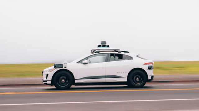 Waymo、ロボタクシーの性能向上のために仮想の「人間ドライバー行動モデル」を開発