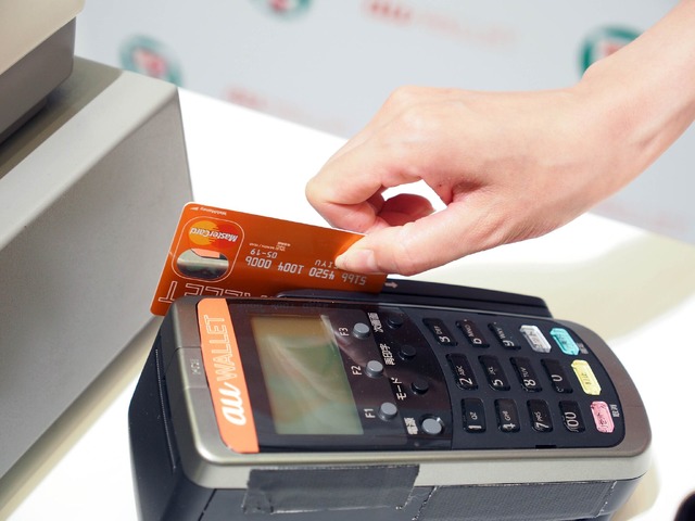 au PAYプリペイドカードが4月に刷新。IC&NFC対応で発行手数料が必要になるも、チャージ残高からの決済手段の豊富さはau PAYが依然リード（石野純也）