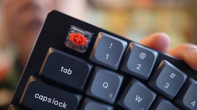 左右分割キーボードKeychron K11 Proから「オリジナル」を作る（小寺信良）