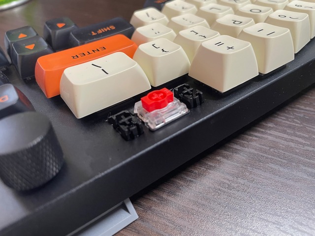 左右分割キーボードKeychron K11 Proから「オリジナル」を作る（小寺信良）