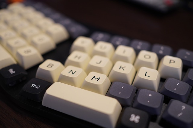 左右分割キーボード「Keychron K11Pro」を完全に文章入力最適化するキモいカスタマイズ（小寺信良）