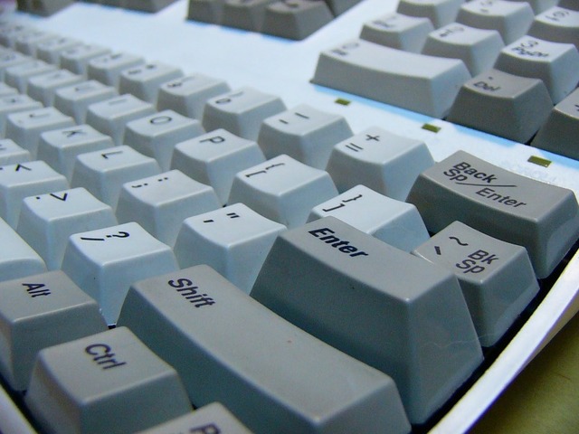 左右分割キーボード「Keychron K11Pro」を完全に文章入力最適化するキモいカスタマイズ（小寺信良）