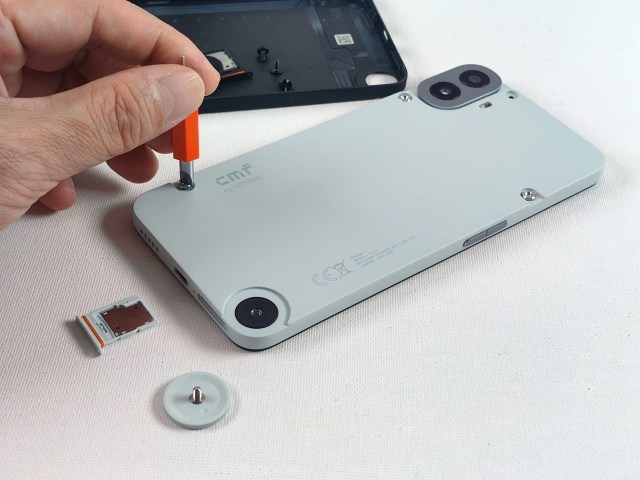 日本未発売のCMF Phone 1、交換カバーとパーツで色のカスタムを楽しむ(山根康宏）