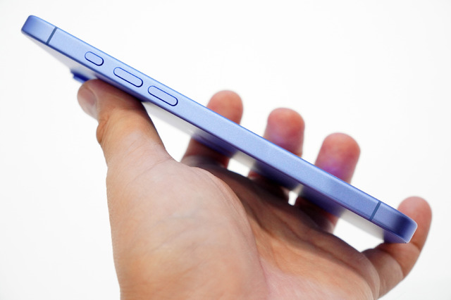 iPhone 16実機で新機能「カメラコントロール」を試す。今年のiPhoneは無印が強い?Apple Intelligence対応性能で総合力向上(石野純也)