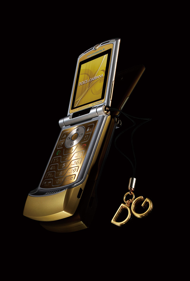 フルカスタムの「razr 50d」登場で蘇るドコモ × モトローラの記憶（石野純也）