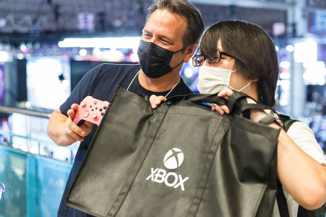 Phil Spencer and Sarah Bond at TGS 2022