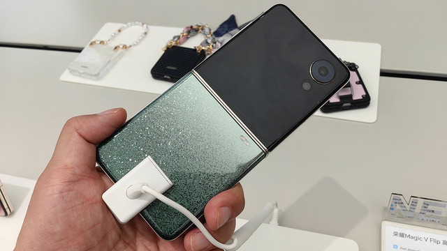 巨大画面のフリップフォンやHTCスマホが登場 - 2024年振り返り6月編(スマホ沼)