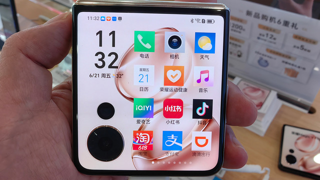 巨大画面のフリップフォンやHTCスマホが登場 - 2024年振り返り6月編(スマホ沼)