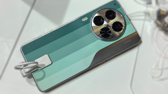 巨大画面のフリップフォンやHTCスマホが登場 - 2024年振り返り6月編(スマホ沼)