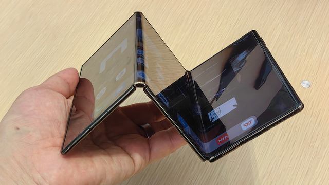 世界初の3つ折りスマートフォンに感動した記憶しかない - 2024年振り返り9月編(スマホ沼)