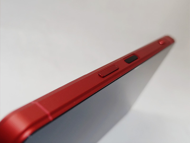 真っ赤なあのスマホとガジェットがたんまりと入るリュック(2024年ベストバイ)