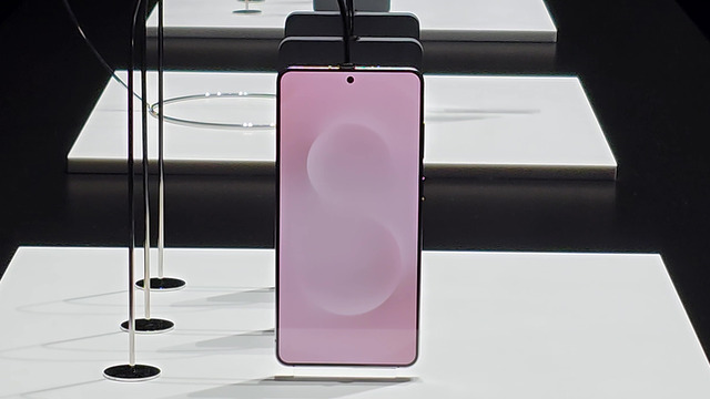 Galaxy S25 Edgeの実機を目撃! その薄さに驚く(スマホ沼)