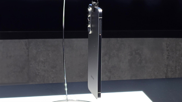 Galaxy S25 Edgeの実機を目撃! その薄さに驚く(スマホ沼)
