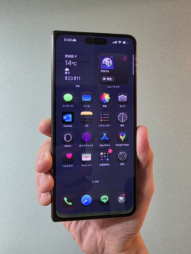 世界中のギークが一度だけ試した気がするOPPO Find N5の“手のひらMacBook”（ショート動画）