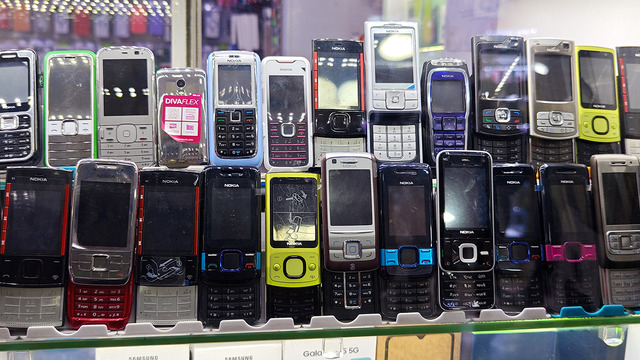10年前のSOMY？ イスタンブールのスマホビルで見つけた怪しすぎるスマホ・ケータイ（スマホ沼）