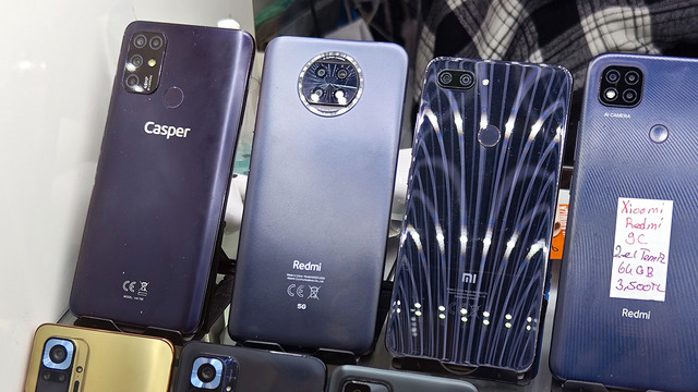 10年前のSOMY？ イスタンブールのスマホビルで見つけた怪しすぎるスマホ・ケータイ（スマホ沼）