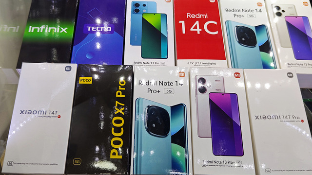 10年前のSOMY？ イスタンブールのスマホビルで見つけた怪しすぎるスマホ・ケータイ（スマホ沼）