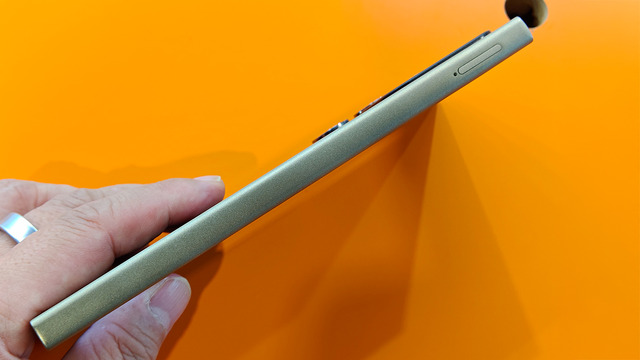 Galaxy S26 Ultraがこうなってほしい気もする背面サブ画面搭載そっくり端末に技適があった話（スマホ沼）