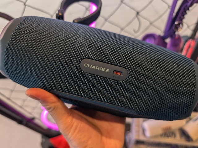 人気のモバイルスピーカーにAIで音質進化した新モデル「JBL Flip 7 & Charge 6」登場