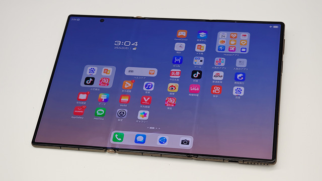 フリップ式三つ折りスマホこそ、アクションカムを内蔵するのにピッタリでは？（スマホ沼）