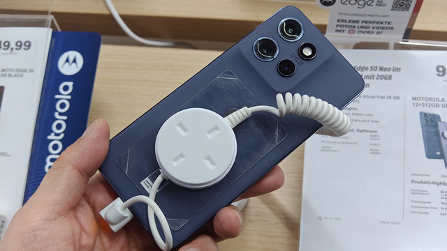 ドイツの家電量販店でiPhoneより目立つ勢いで頑張っているのはZ…（スマホ沼）