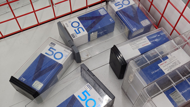 ドイツの家電量販店でiPhoneより目立つ勢いで頑張っているのはZ…（スマホ沼）