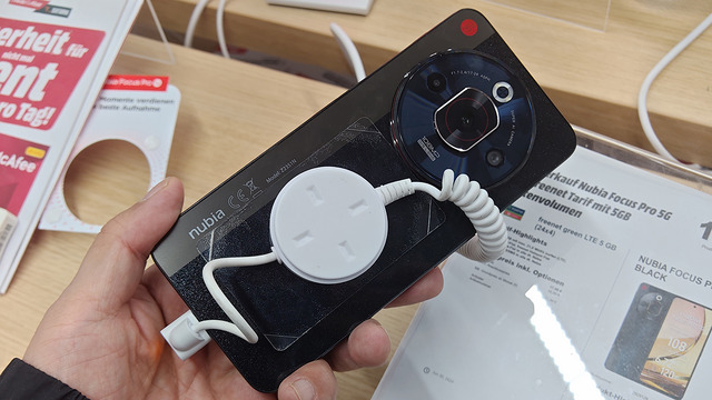 ドイツの家電量販店でiPhoneより目立つ勢いで頑張っているのはZ…（スマホ沼）