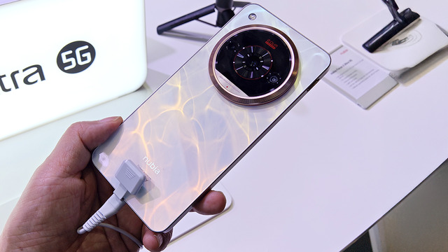ドイツの家電量販店でiPhoneより目立つ勢いで頑張っているのはZ…（スマホ沼）