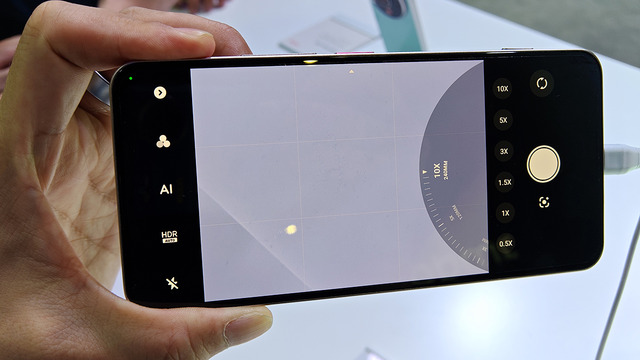 回転ベゼルのカメラフォンや巨大スピーカースマホまで、この春話題の4製品が発売に（スマホ沼）