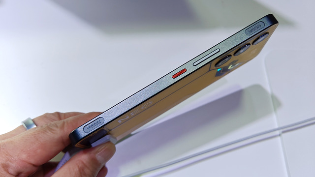 回転ベゼルのカメラフォンや巨大スピーカースマホまで、この春話題の4製品が発売に（スマホ沼）