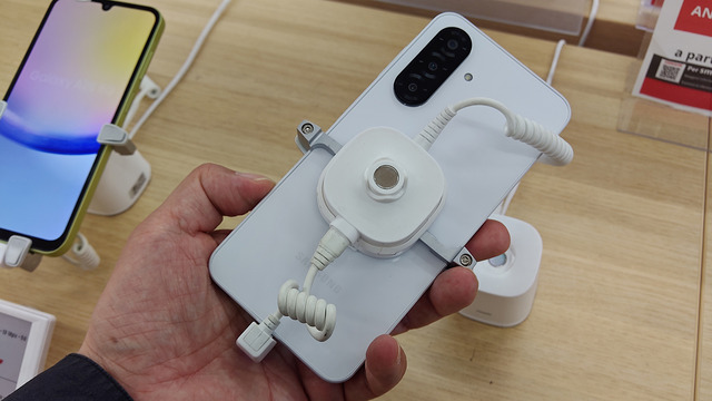 ボリュームゾーンを守る騎士、サムスン Galaxy A26 5Gの実機をチェック（スマホ沼）