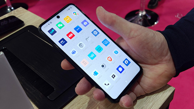 アプリごとに通信遮断できるPunkt.のスマホ「MC02」に感じる強い意志（スマホ沼）