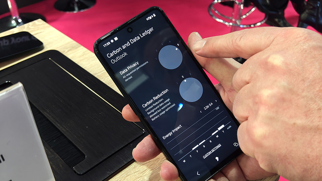アプリごとに通信遮断できるPunkt.のスマホ「MC02」に感じる強い意志（スマホ沼）