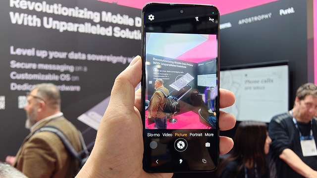 アプリごとに通信遮断できるPunkt.のスマホ「MC02」に感じる強い意志（スマホ沼）