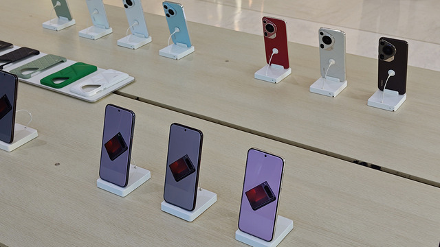 ファーウェイ本社に行ったら真っ赤なスマホが売っていて、そこからいろいろと考えた（スマホ沼）