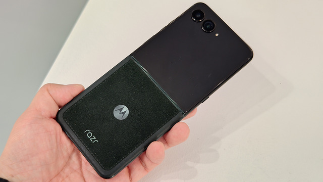モトローラから発表ホヤホヤの「razr 60」シリーズ実機を隅々チェック。さらに魅力的な新デバイスも（スマホ沼）