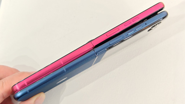 モトローラから発表ホヤホヤの「razr 60」シリーズ実機を隅々チェック。さらに魅力的な新デバイスも（スマホ沼）