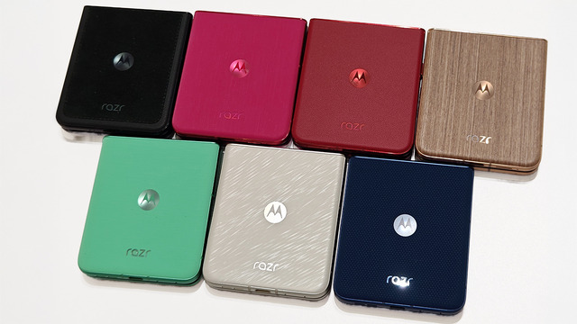 モトローラから発表ホヤホヤの「razr 60」シリーズ実機を隅々チェック。さらに魅力的な新デバイスも（スマホ沼）