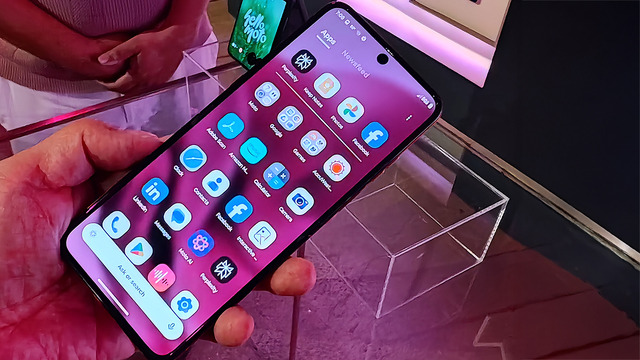 モトローラのアゲアゲのパーティに参加するも、とにかくrazr 60を触りまくってきた話(スマホ沼)