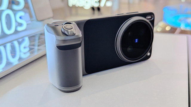 vivo対Xiaomi 純正カメラキット対決。X200 Ultraの“ある機能”がXiaomiの次期フォトグラファーキットに欲しいぞと思った(スマホ沼)