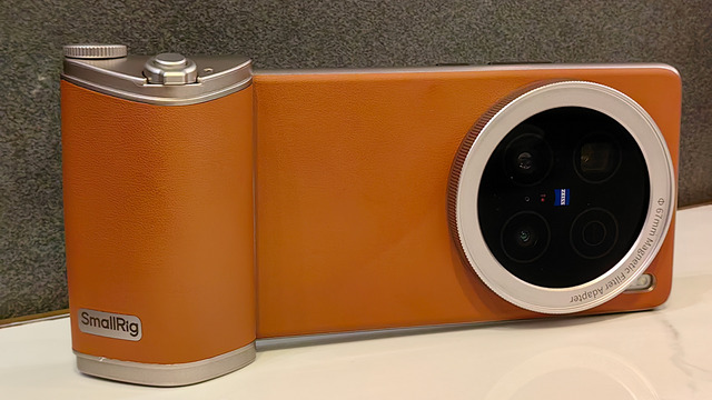 vivo対Xiaomi 純正カメラキット対決。X200 Ultraの“ある機能”がXiaomiの次期フォトグラファーキットに欲しいぞと思った(スマホ沼)