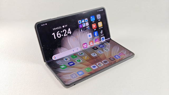 世界最薄折りたたみ「OPPO Find N5」の付属ケースがイマイチ不安だったので探しに行った（スマホ沼）